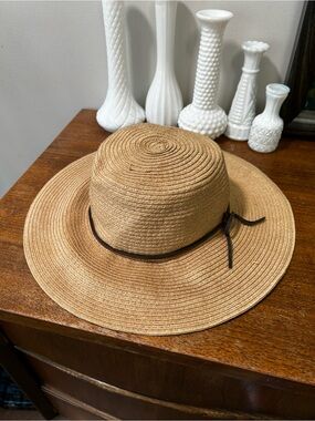 Aritzia Talula Straw Sun Hat - Size S/M - EUC